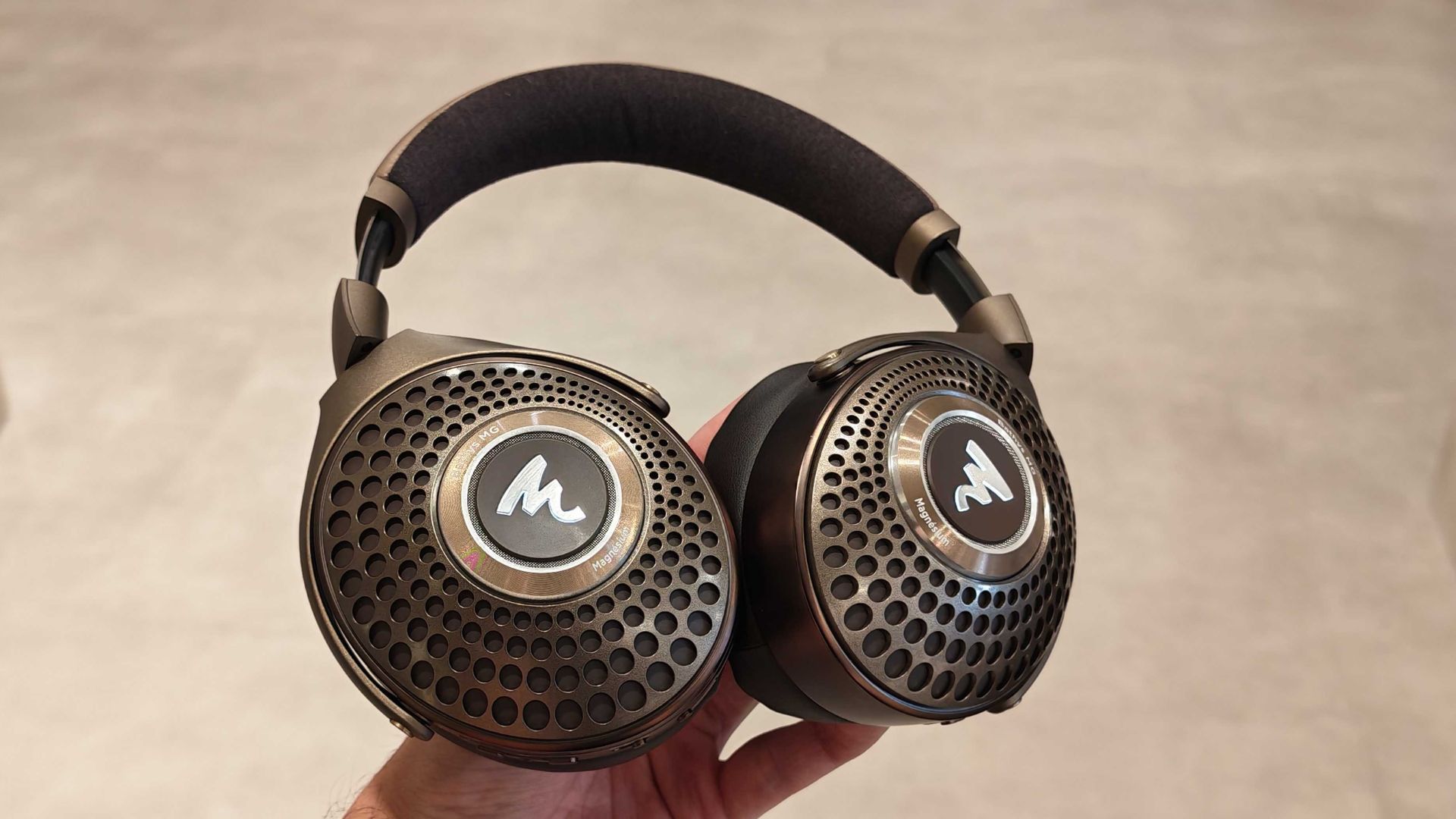 Focal Bathys MG và Nothing Headphone Pro: đâu là tai nghe premium cân bằng nhất?