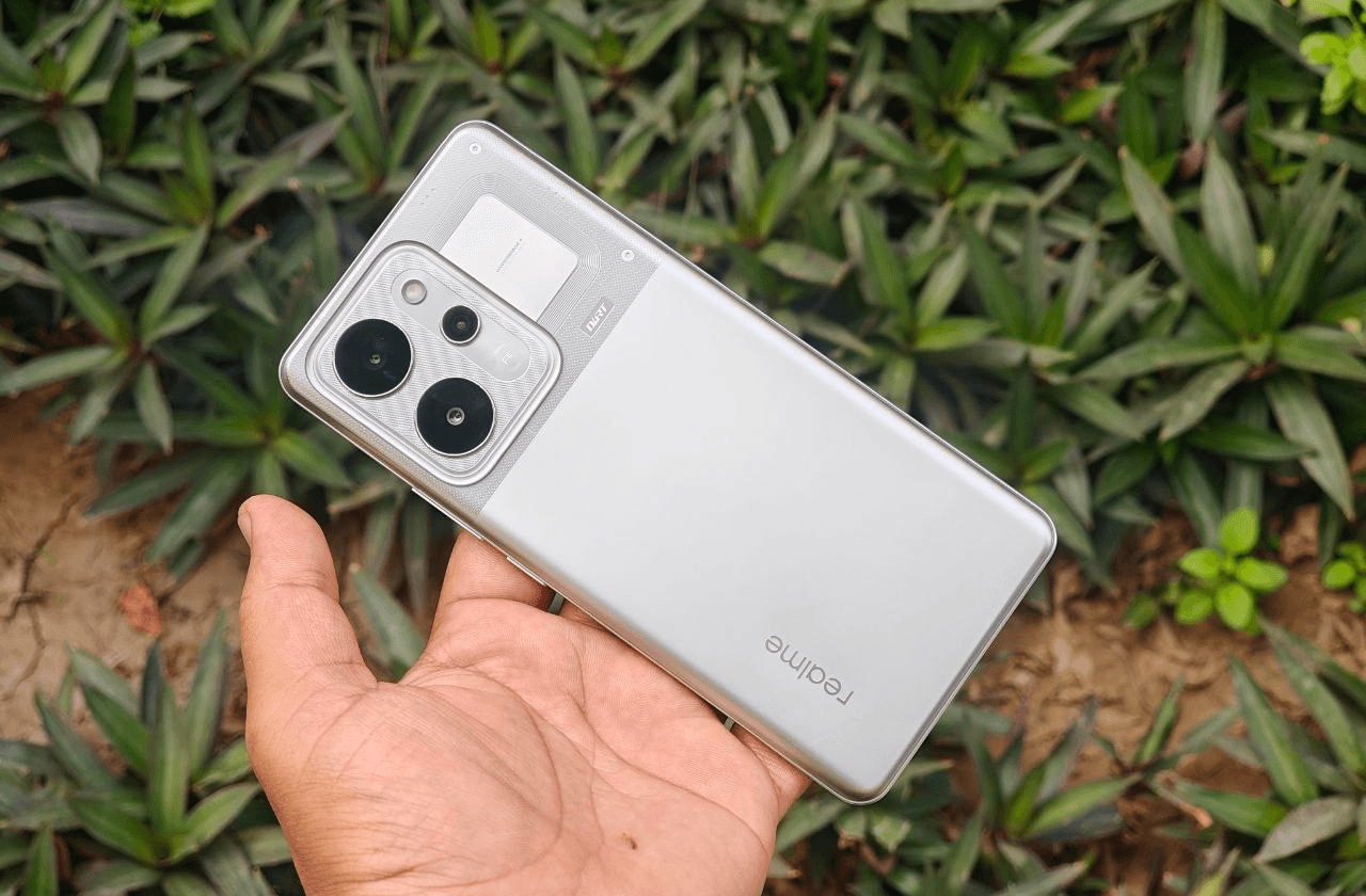 iPhone 16e hay Android pin 10.000mAh: Đâu là lựa chọn 15 triệu đáng tiền?