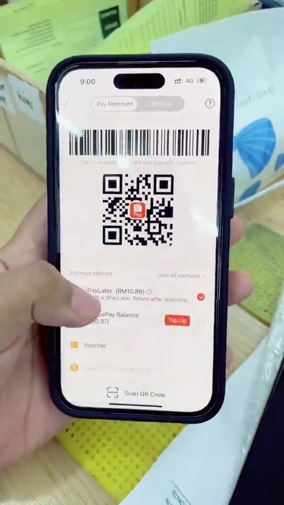 Skrin bayaran kod QR ShopeePay dengan kaedah bayaran SPayLater dipilih