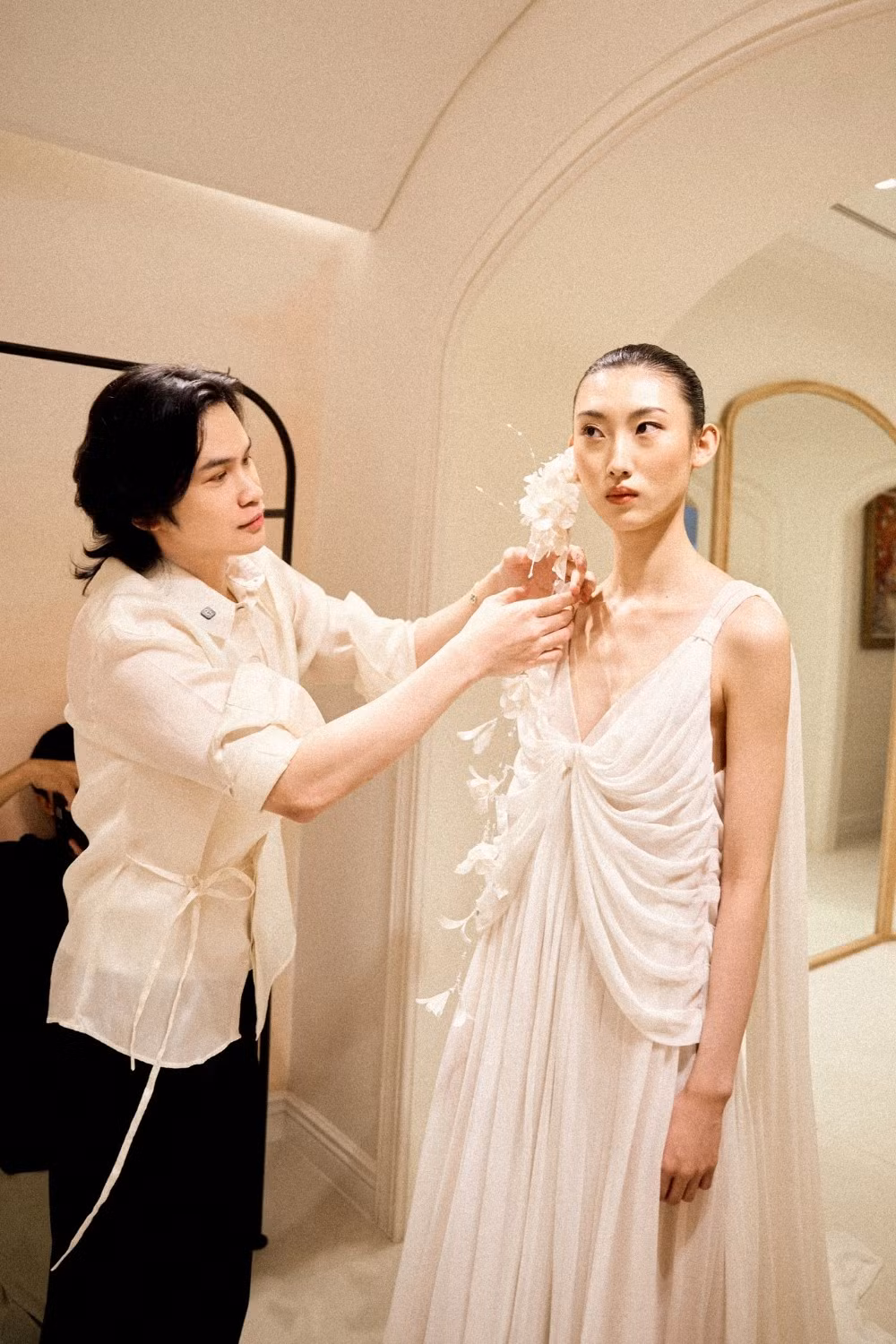 Từ Báo Hoa Học Trò Đến Sàn Diễn Paris: Hành Trình Ký Ức Huế Của NTK Nguyễn Phúc Tuấn