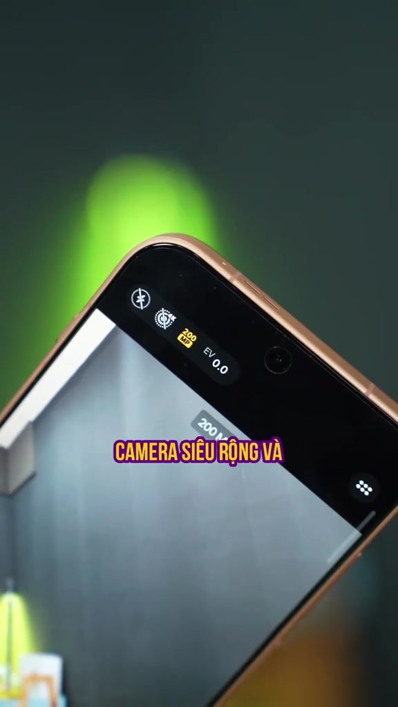 Giao diện camera của OnePlus 16 với badge 200 MP ở góc màn hình