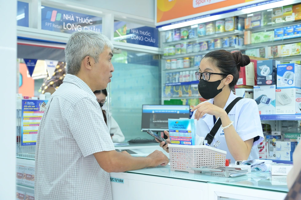Bác sĩ cảnh báo: Tự mua vitamin và thực phẩm chức năng có thể gây ngộ độc
