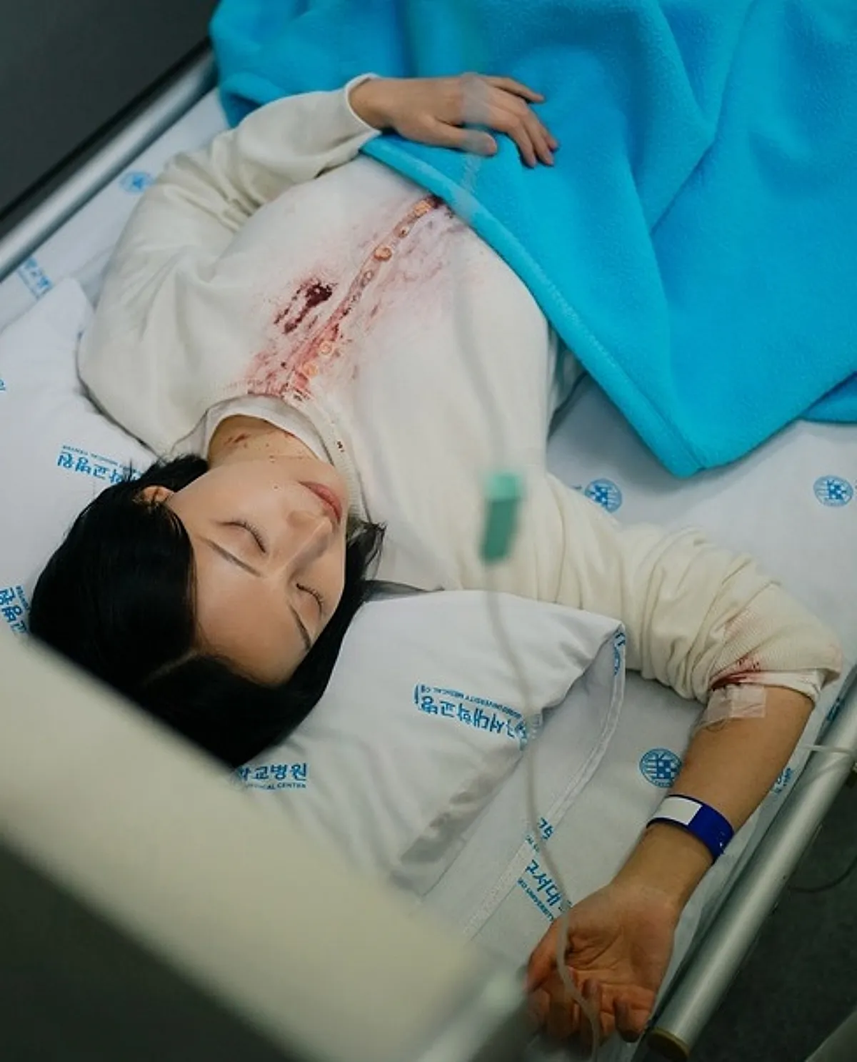 Kim Ji-won bùng nổ với màn ra mắt trong Doctor X