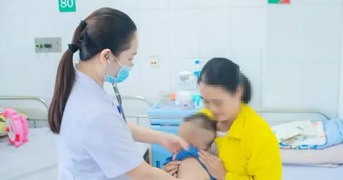 Bảo vệ trẻ khỏi bệnh tật mùa mưa: nhìn từ phòng RSV đến muỗi đốt