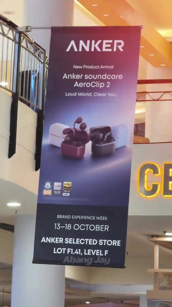 Banner Anker tergantung di Sunway Pyramid tertulis Brand Experience Week 13-18 October dan lokasi Anker Selected Store Lot F1.41, Level F