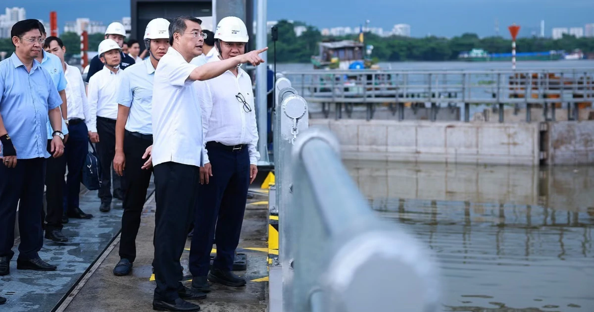 Thủ tướng kiểm tra dự án chống ngập 10.000 tỉ đồng tại TP.HCM: Ưu tiên thích ứng biến đổi khí hậu