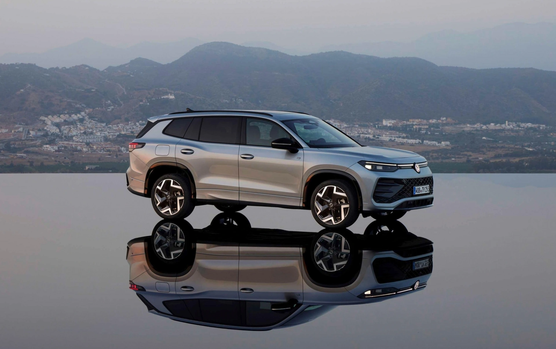 Volkswagen Tiguan và Tayron: chọn Style hay R-Line?
