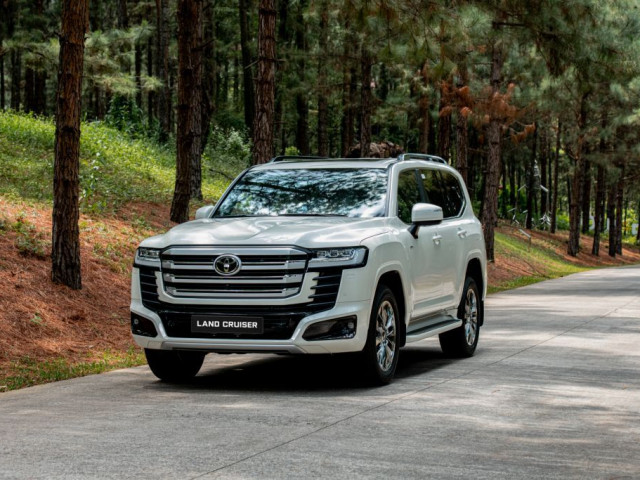 Toyota áp đảo xe hybrid bán chạy, Land Cruiser HEV gây bất ngờ