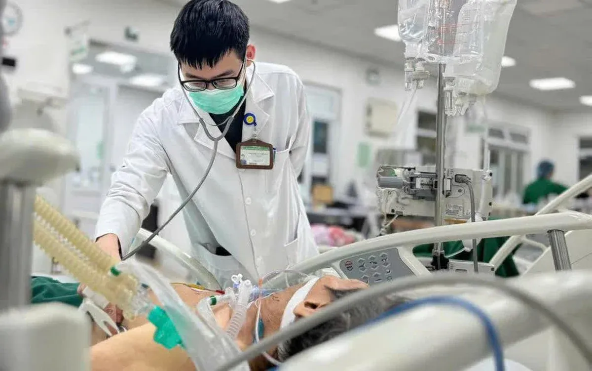 Cúm A diễn biến nặng ở người cao tuổi và bệnh nền: Đừng chờ sốt cao mới lo