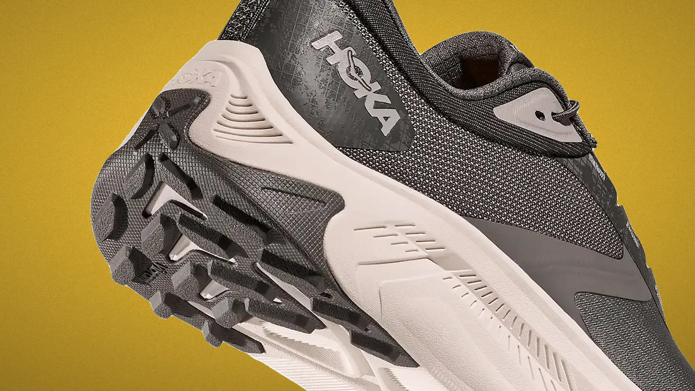 Giày trail Hoka và adidas Terrex giảm giá sâu cho runner tiết kiệm
