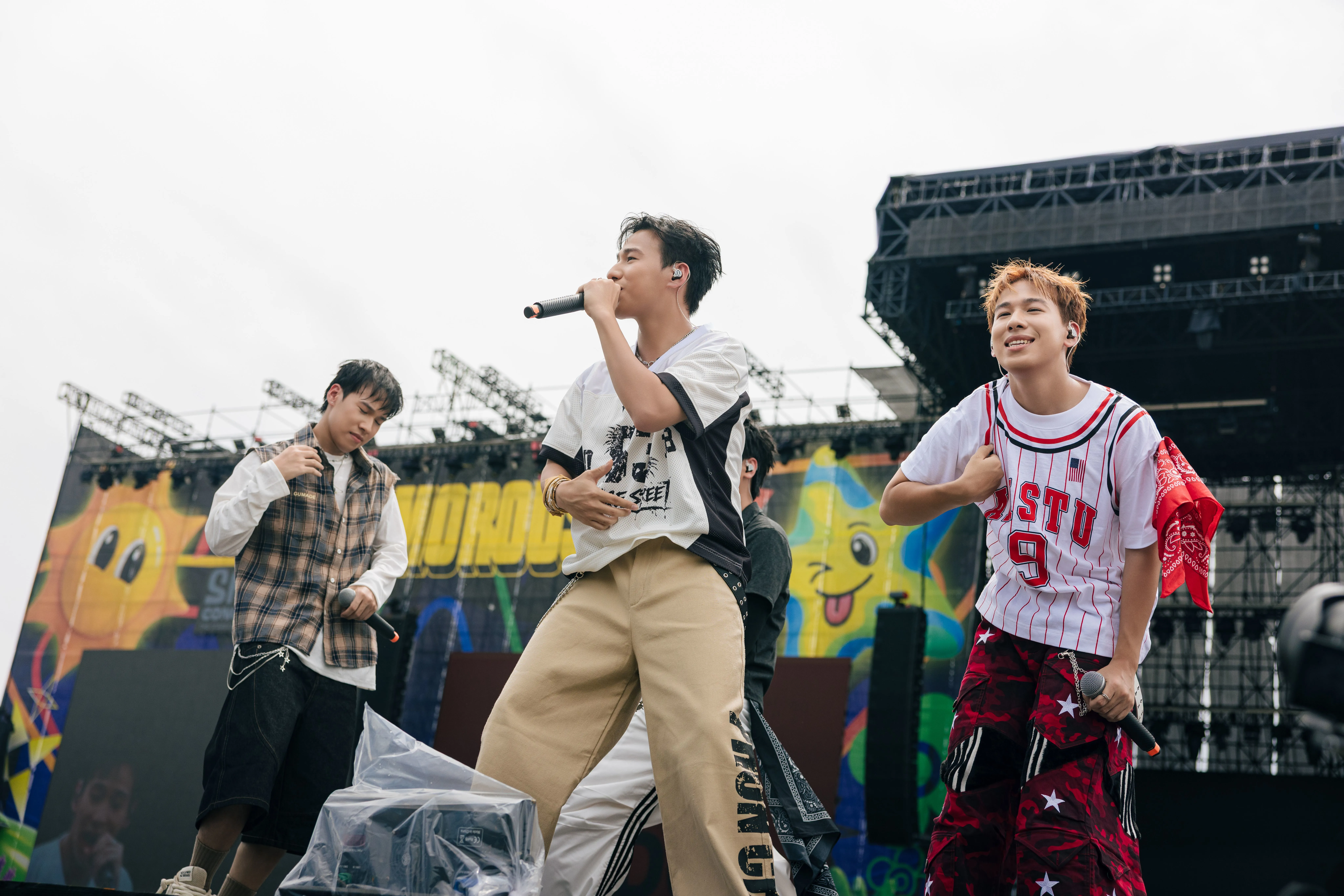 Duniverse mang DJ lên sân khấu SAO Concert: cú tái định vị táo bạo của boyband V-pop