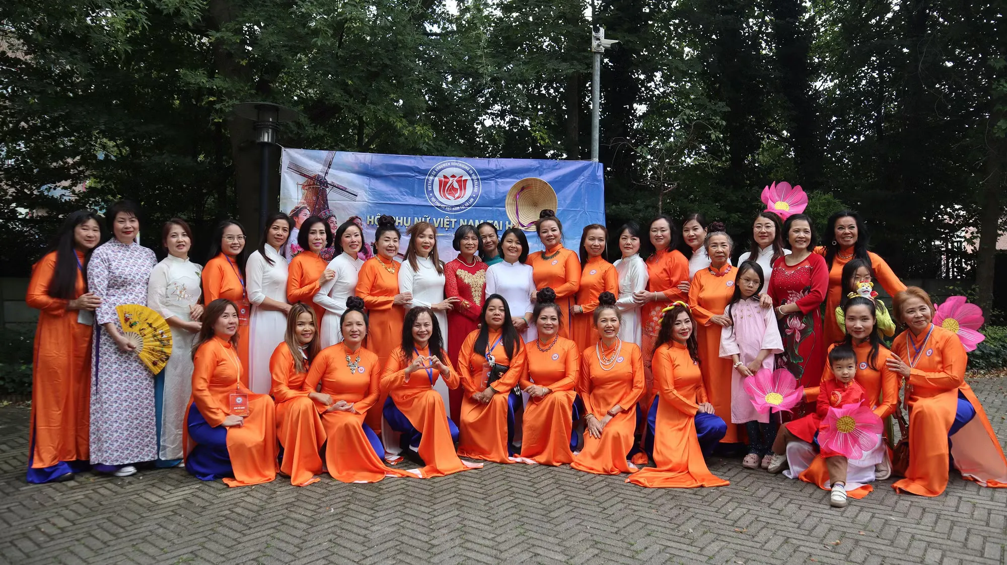 Áo dài truyền thống tỏa sáng từ Đắk Lắk đến Hà Nội