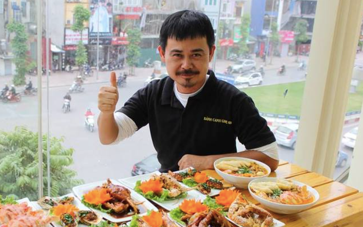 Từ sân khấu đến quán ăn: Khi sao Việt bước ra vỉa hè