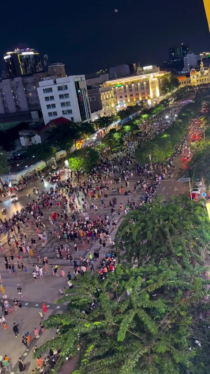 HCMC Youth Concert 2026 tại phố đi bộ Nguyễn Huệ ngày 18/10: vé miễn phí, cách đăng ký 1ZONE và line-up 17 nghệ sĩ