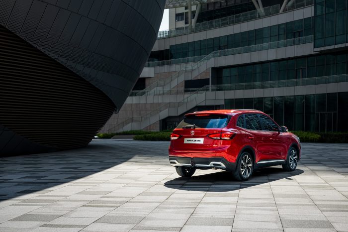 Panduan Beli MG ZS CKD: Pilih Turbo atau Hybrid+?