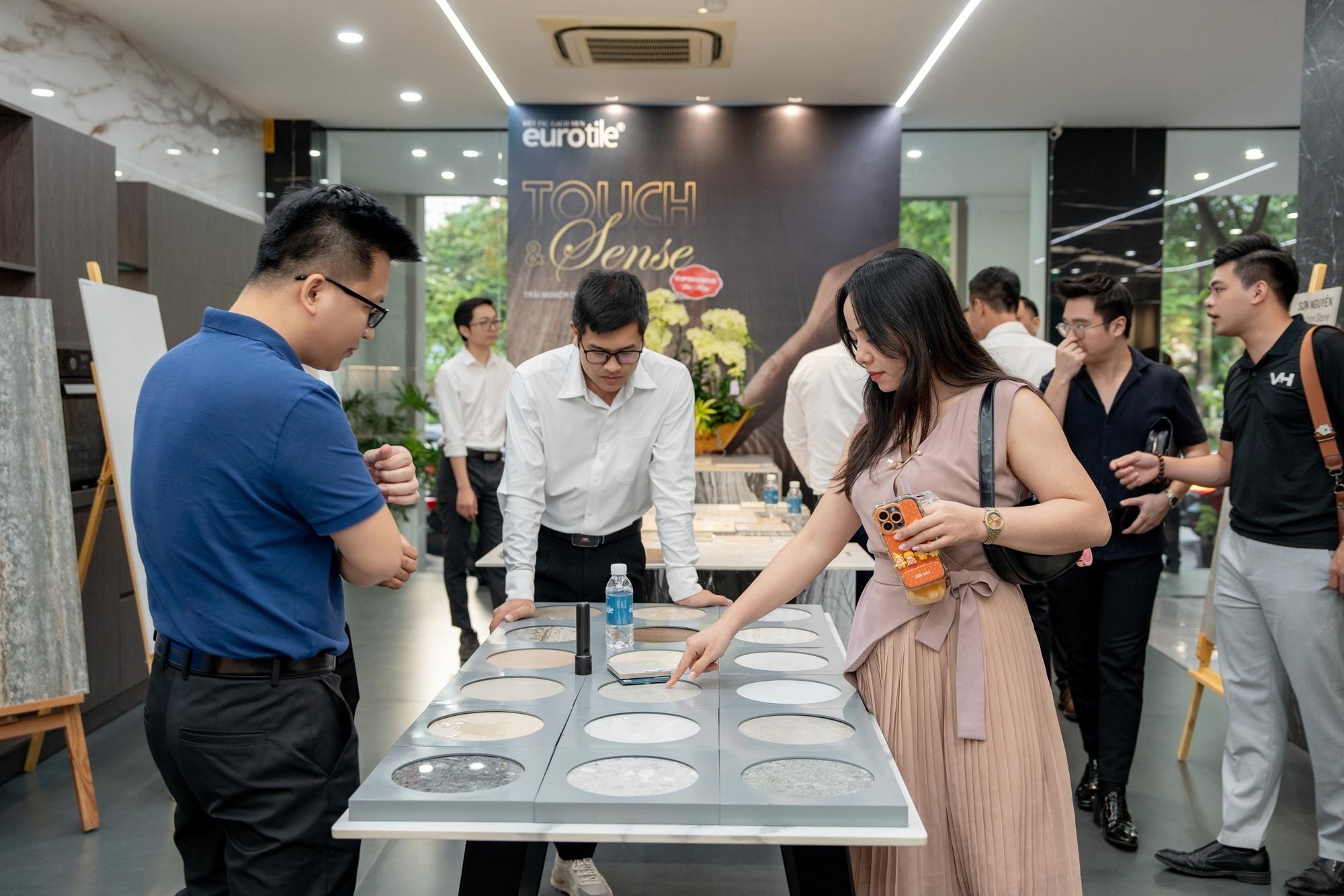 Eurotile và ngôn ngữ vật liệu mới với E-Structure, E-Lotus