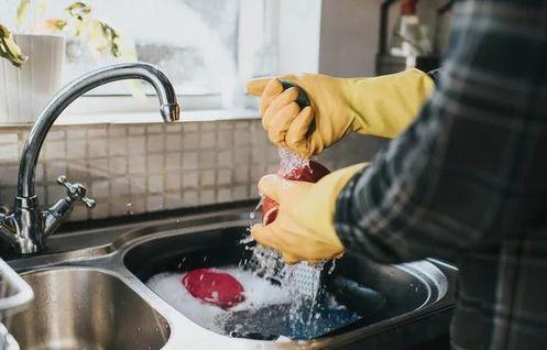 4 sai lầm rửa bát hằng ngày đang nuôi vi khuẩn trong bếp nhà bạn