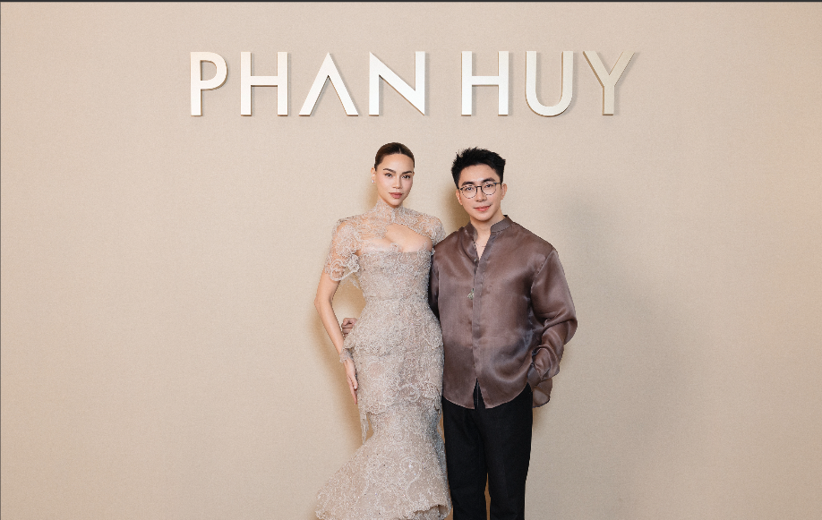 Nhà thiết kế Phan Huy trở về với ký ức quê hương trên sàn diễn