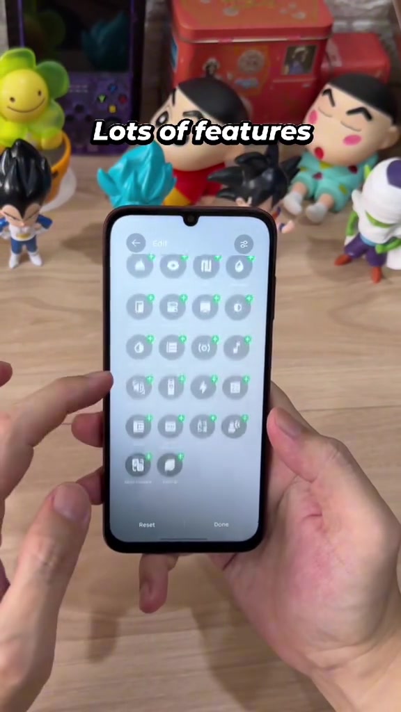 Skrin hadapan Infinix Smart 20e dengan notch titisan air, tengah buka senarai tetapan XOS