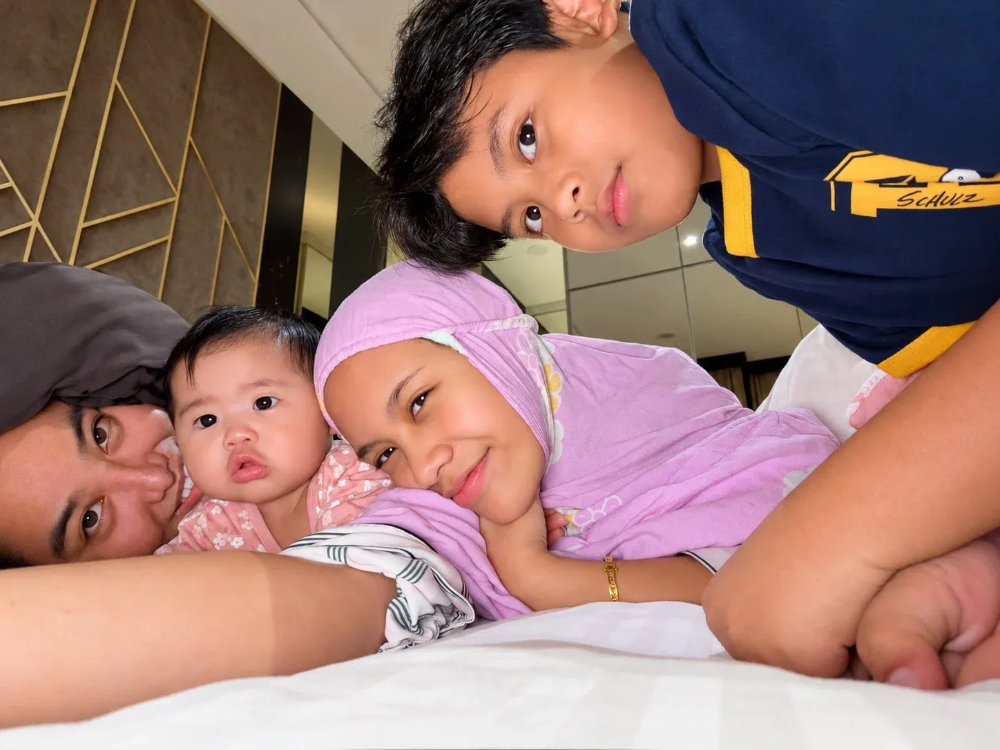 Mengajar Anak Tidak Percaya Semua di Media Sosial