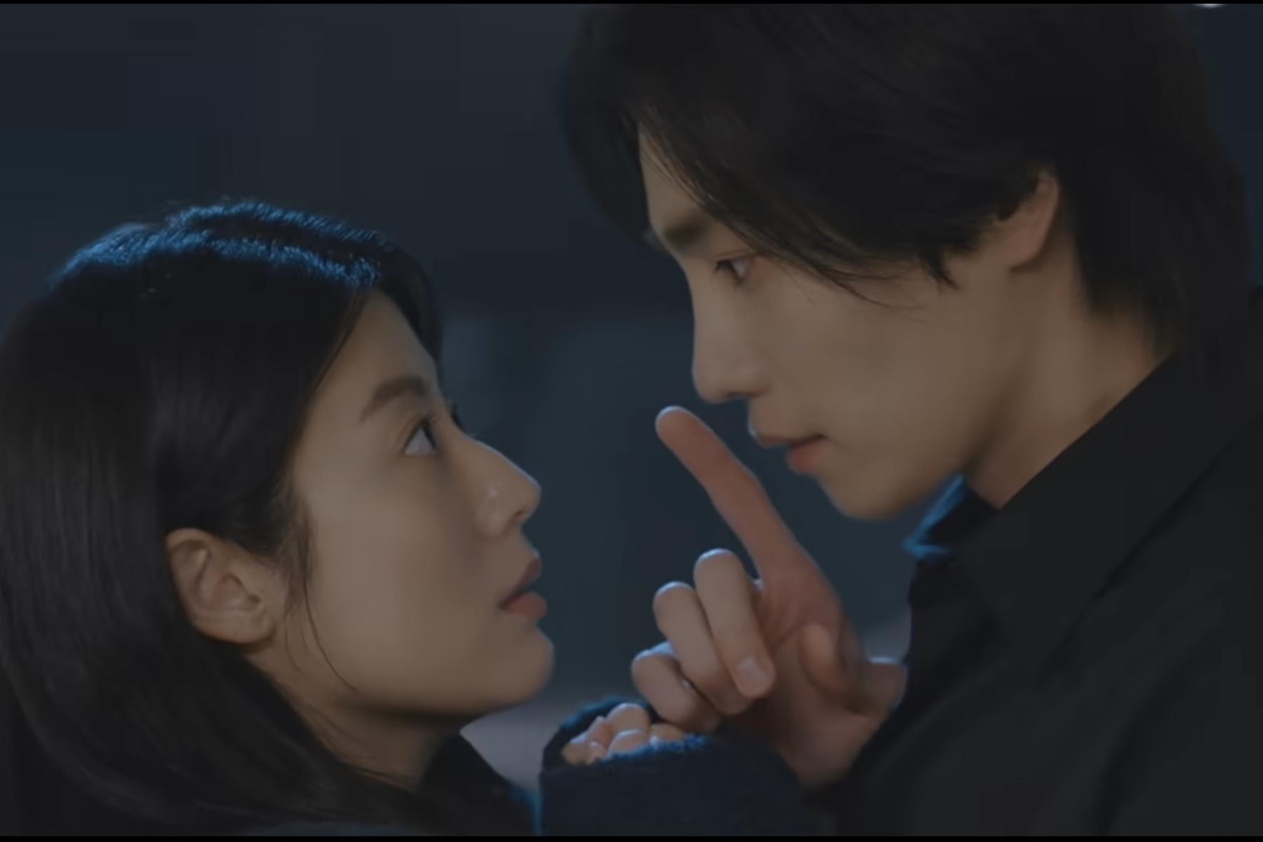 Make Me Tingle: Cuộc hẹn mù hỗn loạn biến thành chuyện tình công sở