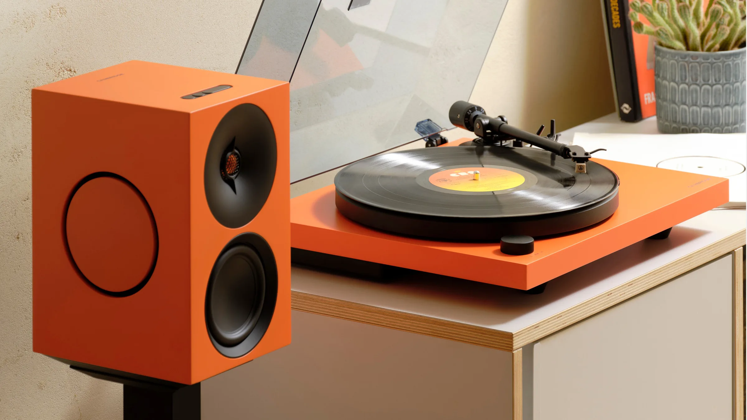 Cambridge Audio mở rộng thế giới đĩa than với Spira đầy màu sắc