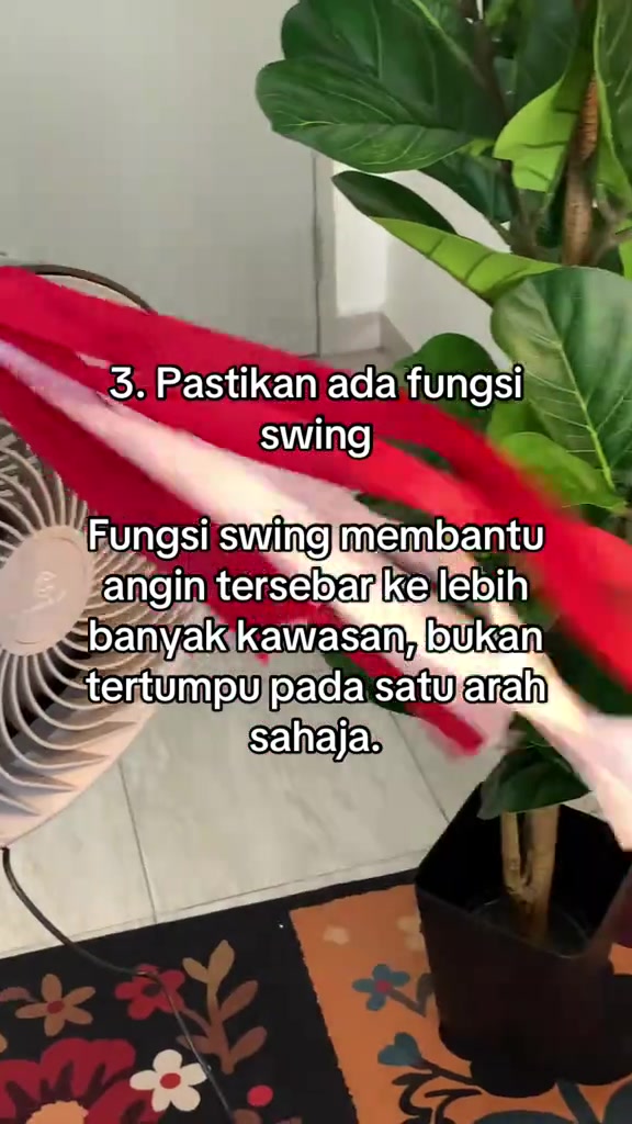 Reben putih tergantung di depan kepala kipas untuk uji fungsi swing kiri-kanan, dengan teks checklist nombor 3