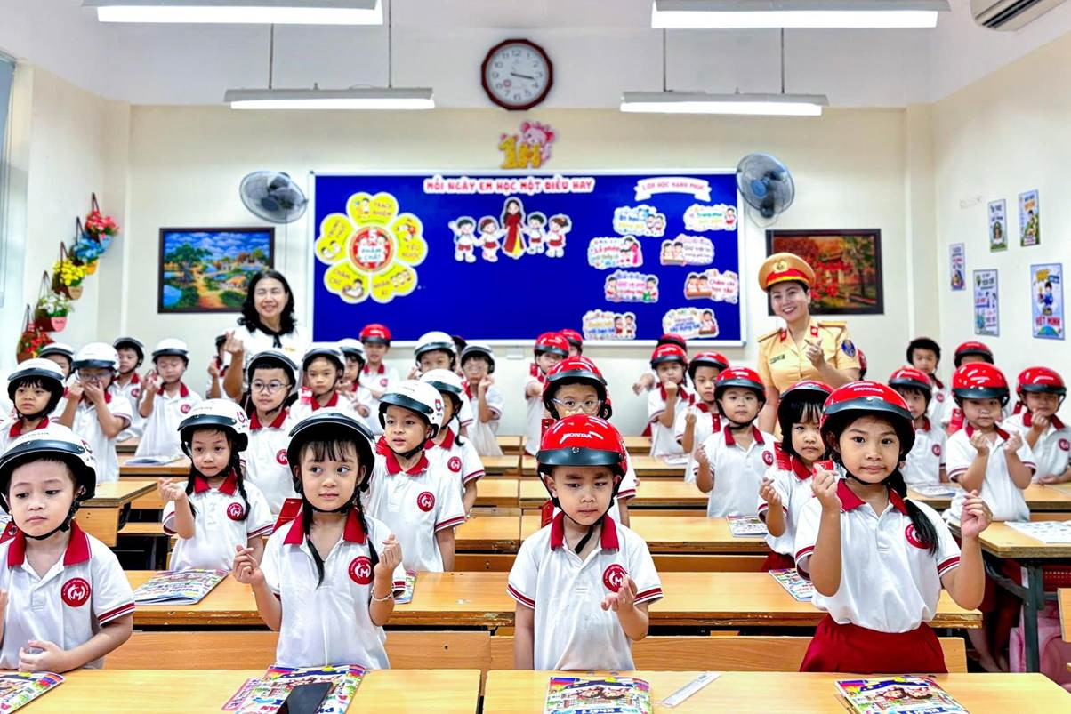 Giáo dục pháp luật cho trẻ tiểu học: gieo ý thức tuân thủ luật từ sớm