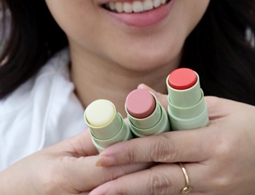 Son dưỡng môi dạng balm: Khi đôi môi cần nhiều hơn màu sắc