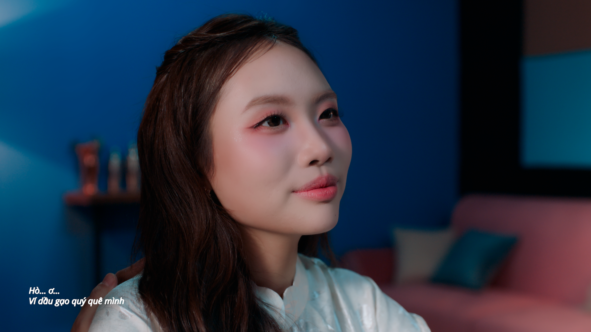 Phương Mỹ Chi kể chuyện văn hóa qua hạt gạo trong MV Gạo Của Ta