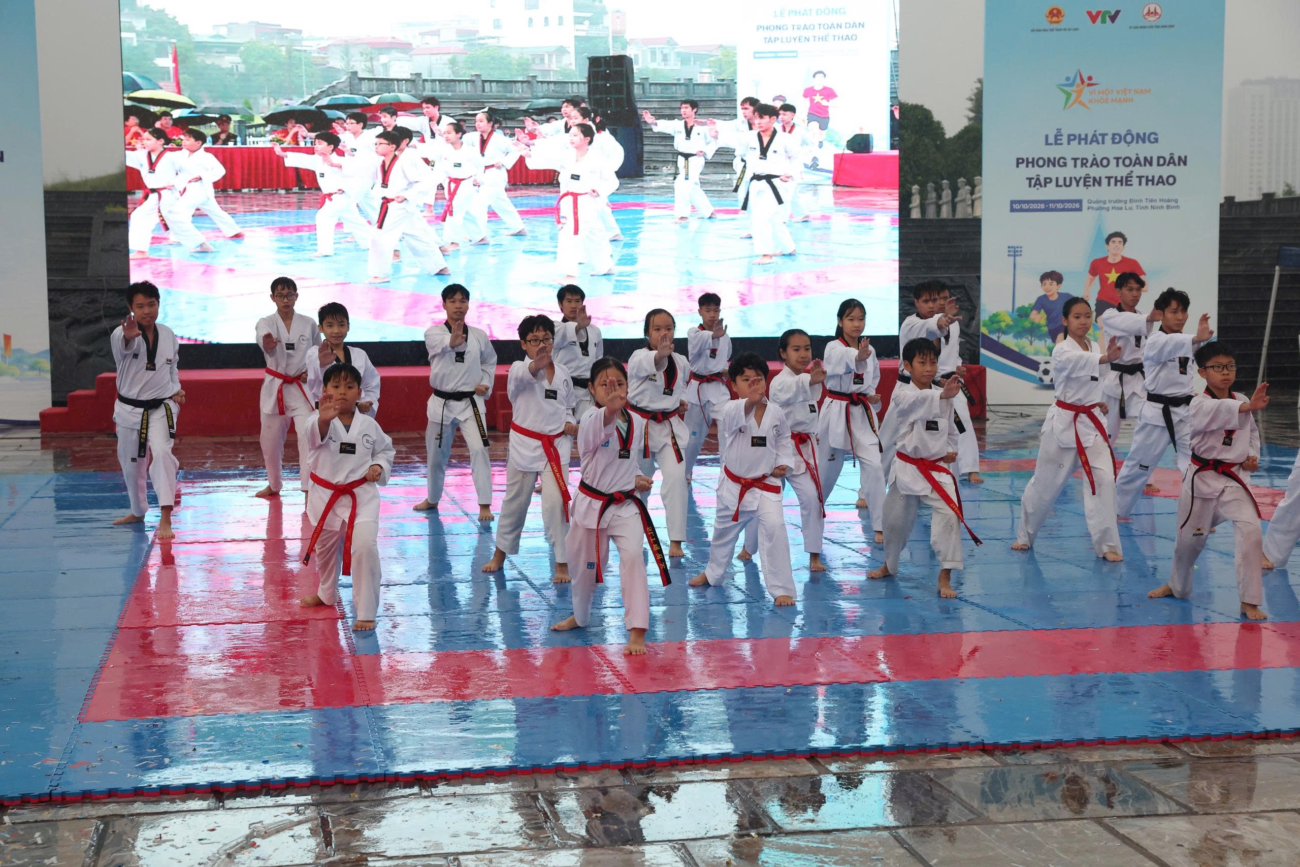 Phong trào toàn dân tập luyện: Từ quảng trường Ninh Bình đến thói quen mỗi ngày của bạn