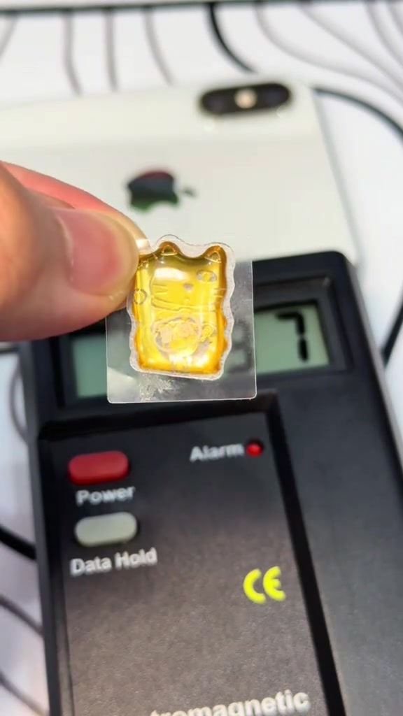 Chip chống bức xạ điện thoại 21 đến 200 nghìn: mình bóc mẹo diễn với máy đo, chốt đừng mua