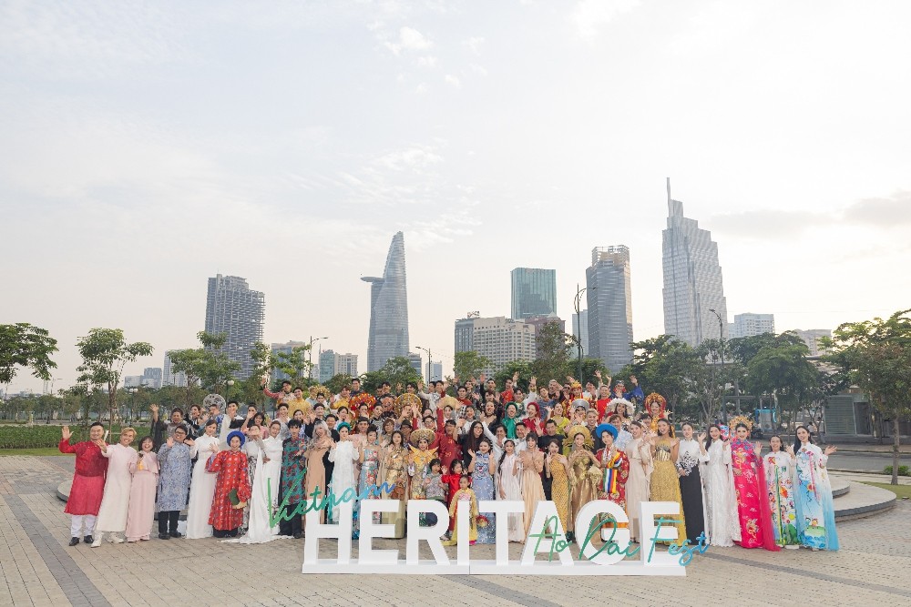 Vietnam Heritage Áo Dài Fest: Khi di sản bước lên sàn diễn