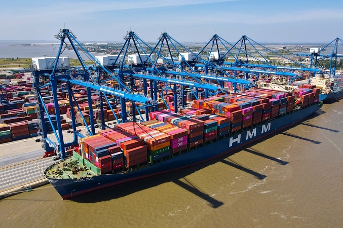 Việt Nam nâng tầm logistics biển để cạnh tranh các cảng khu vực