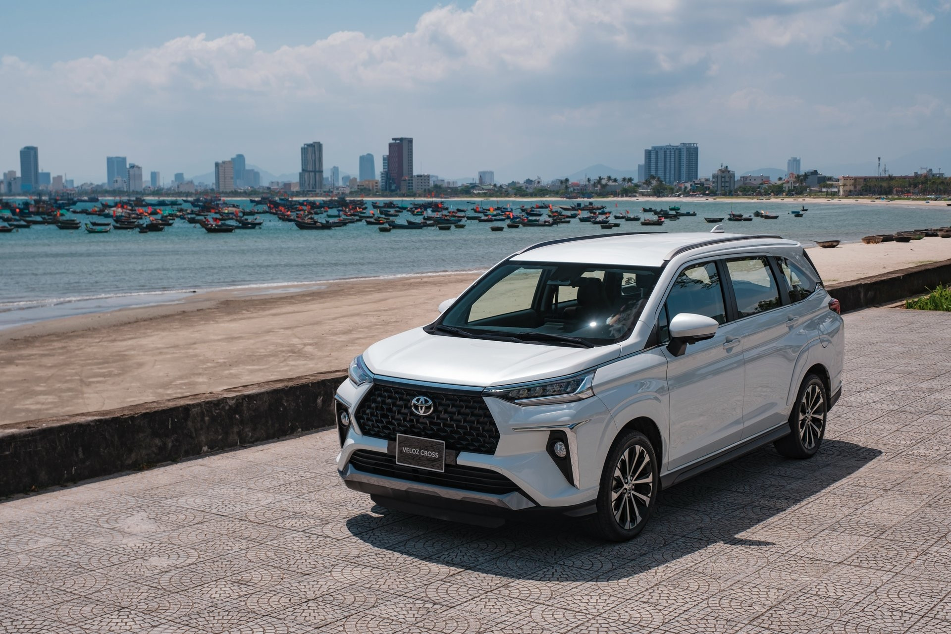 Bộ ba Cross của Toyota tiếp tục bùng nổ doanh số tháng 10