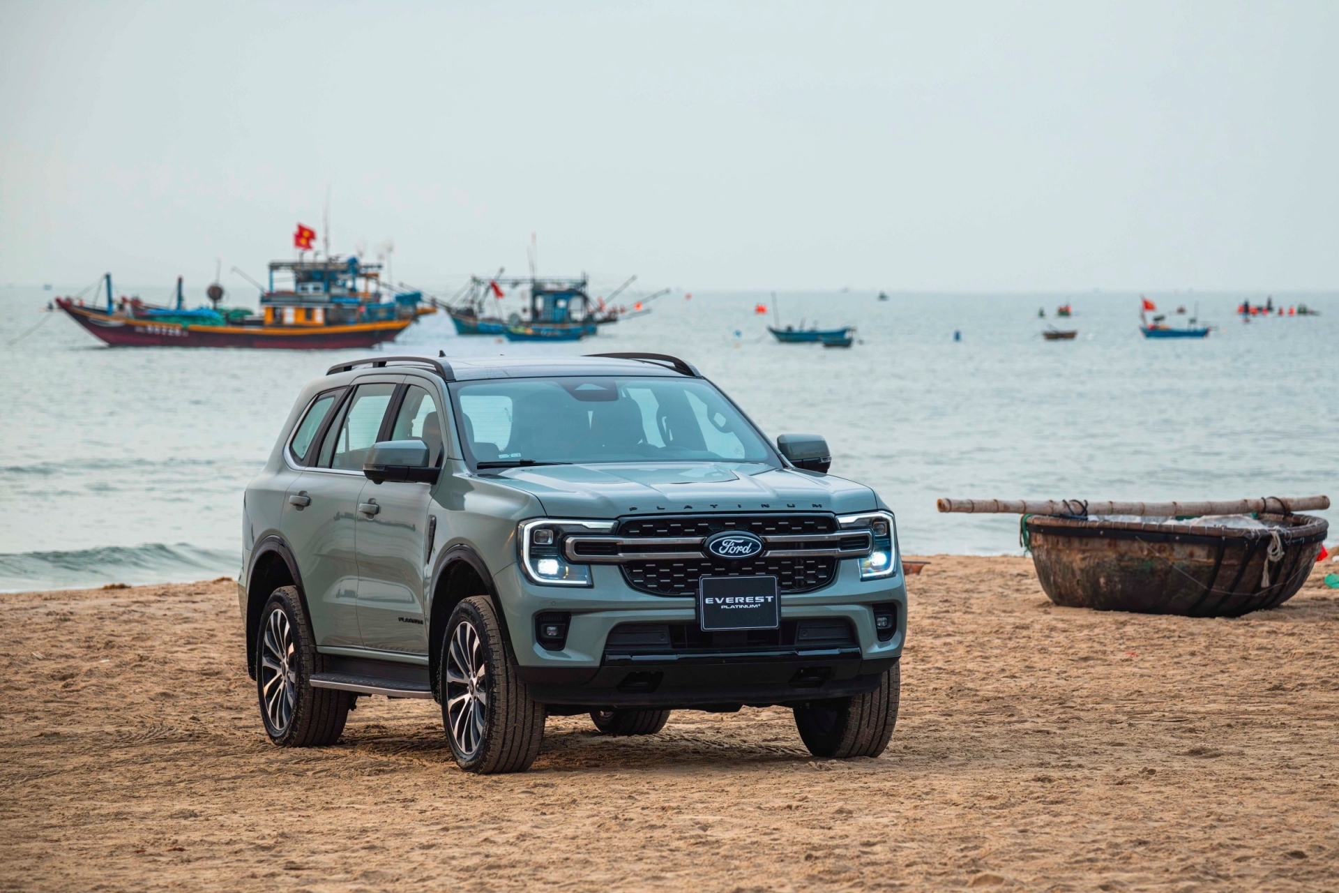 VinFast VF 8 độc chiếm SUV hạng D: đối thủ phải đổi cuộc chơi