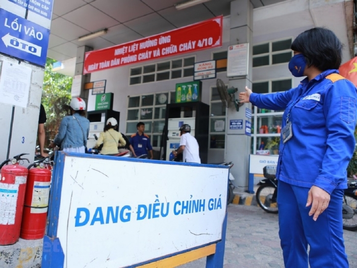 Giá xăng tăng cao: 5 thói quen lái xe giúp tiết kiệm đến 20% nhiên liệu