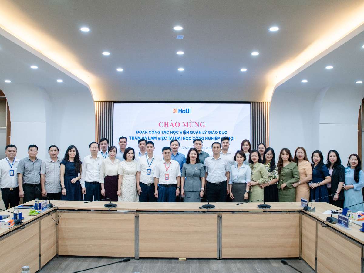 Chuyển đổi số trường học: Từ quản lý sơ khai đến hệ thống thông minh
