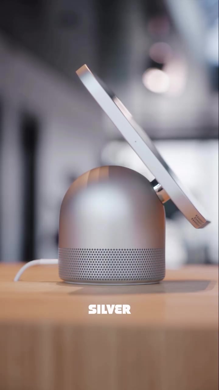 Nhìn nghiêng Apple HomeView bản Silver, thấy rõ đế loa hình vòm với lưới lỗ và màn hình nghiêng gắn phía trên