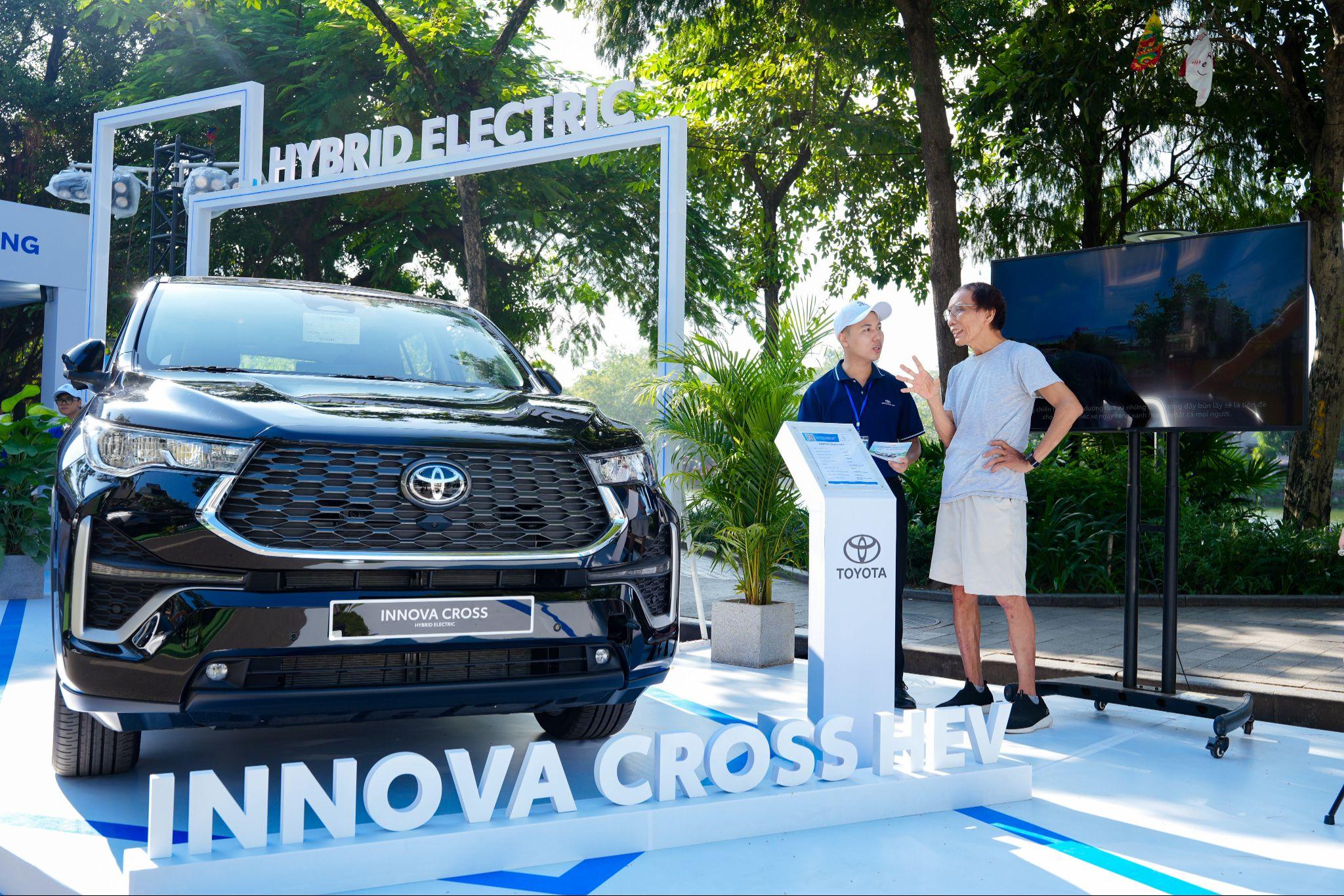 Toyota tháng 10: ưu đãi lệ phí trước bạ và lãi suất vay cho loạt xe Cross