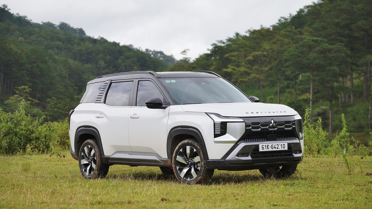 Mazda CX-5 và Mitsubishi Destinator: chọn SUV 600-700 triệu nào tối ưu?