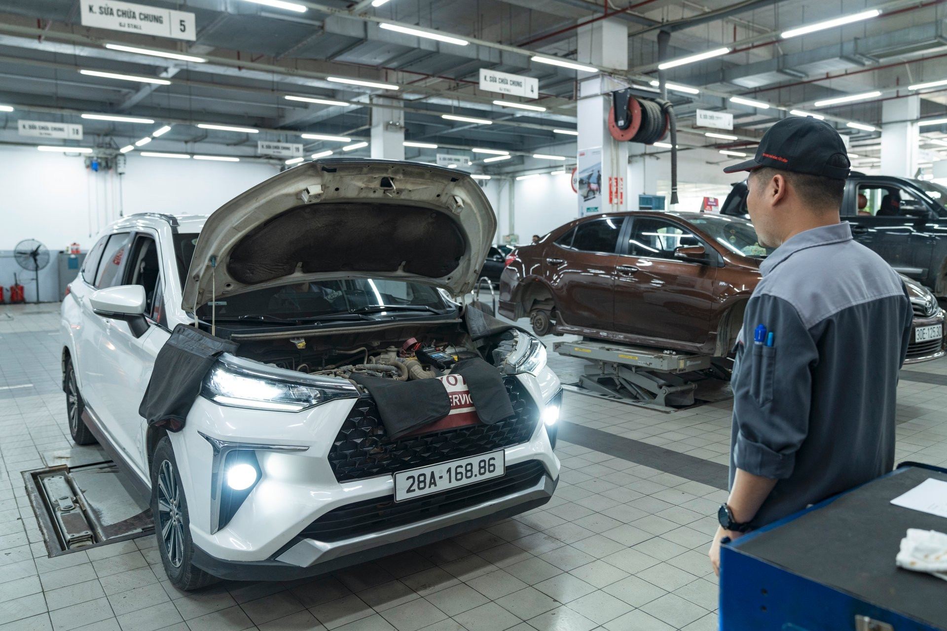 Bộ ba Cross của Toyota tiếp tục bùng nổ doanh số tháng 10