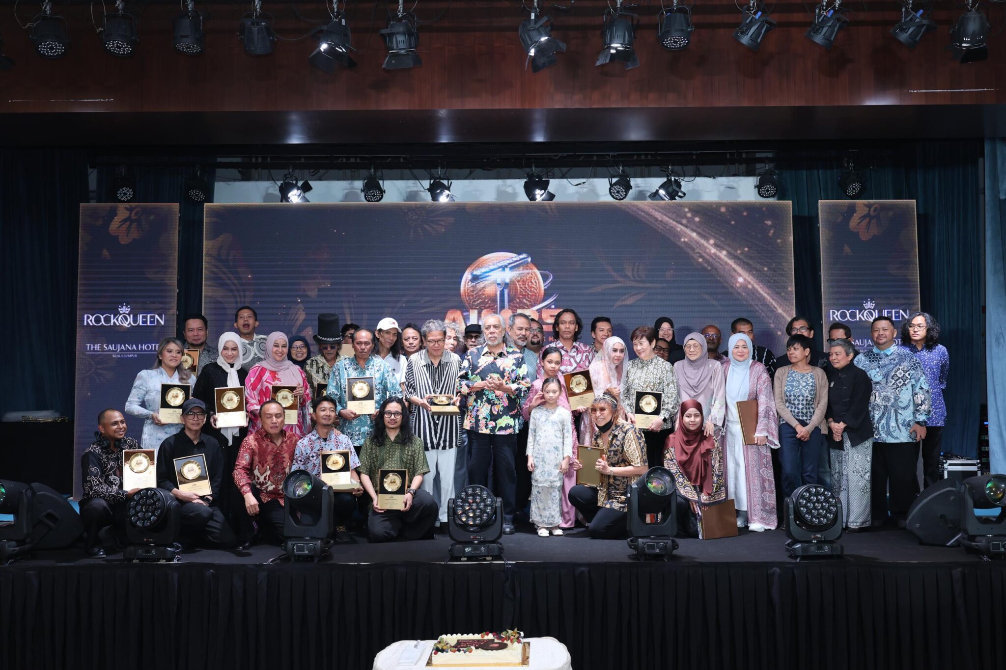 Empat Dekad Melawan Arus: Warisan Rock Ella Tanpa Kejar Anugerah