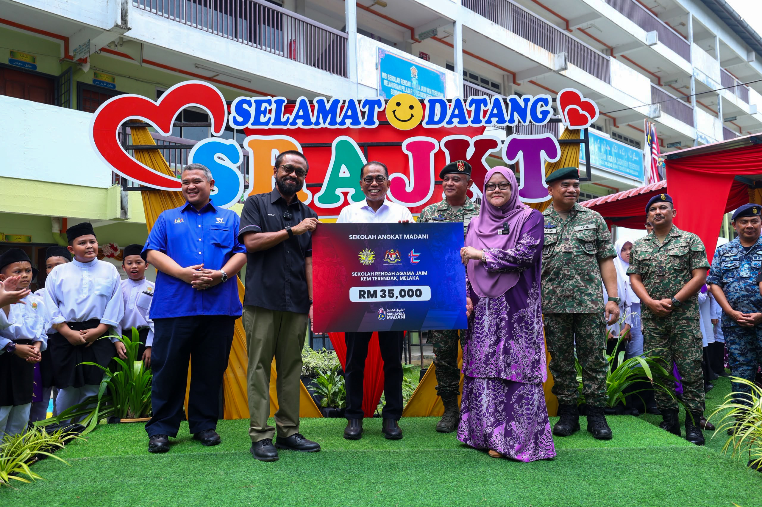 RM1.05 Juta Dana LTAT: Sekolah Angkat MADANI Ubah Wajah 42 Sekolah