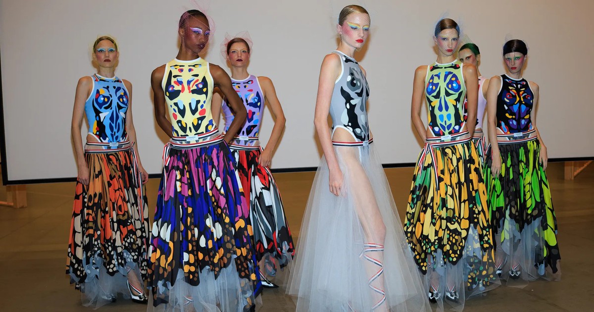 Những khoảnh khắc riêng tư phía sau sàn diễn Fashion Week