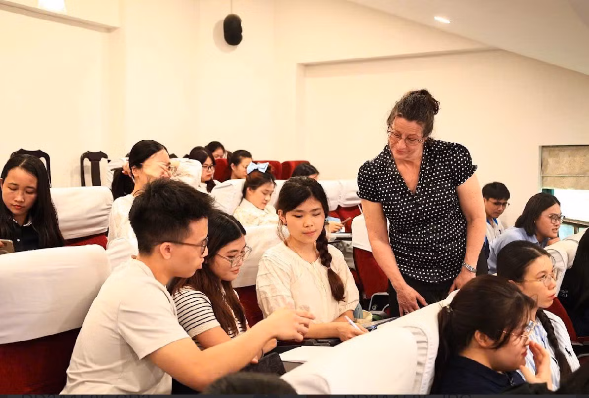 Từ môn học riêng đến môi trường sống tiếng Anh trong trường phổ thông