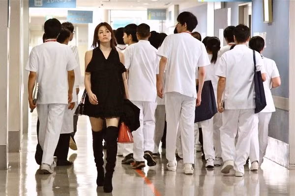 Từ Nữ Quân Nhân Đến Bác Sĩ Nổi Loạn: Hành Trình Kim Ji Won Trong Doctor X