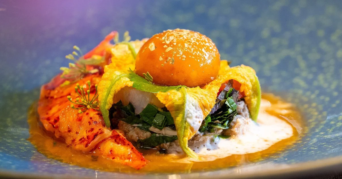 Từ hẻm Nghĩa Phát đến bàn tiệc: bún riêu được tái định nghĩa