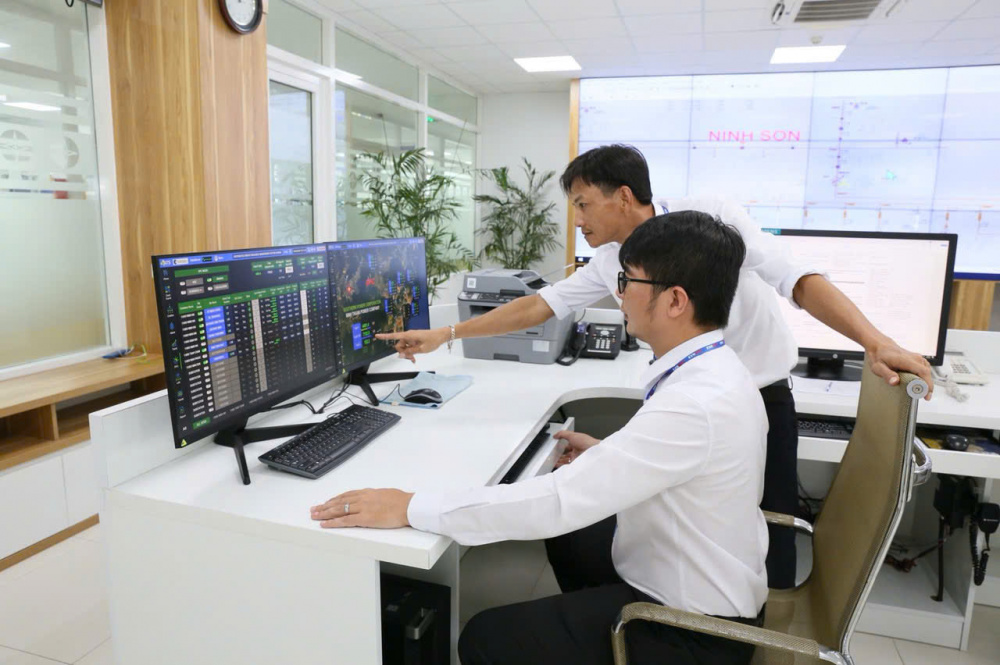Từ lưới điện thủ công đến vận hành thông minh bằng AI và dữ liệu lớn