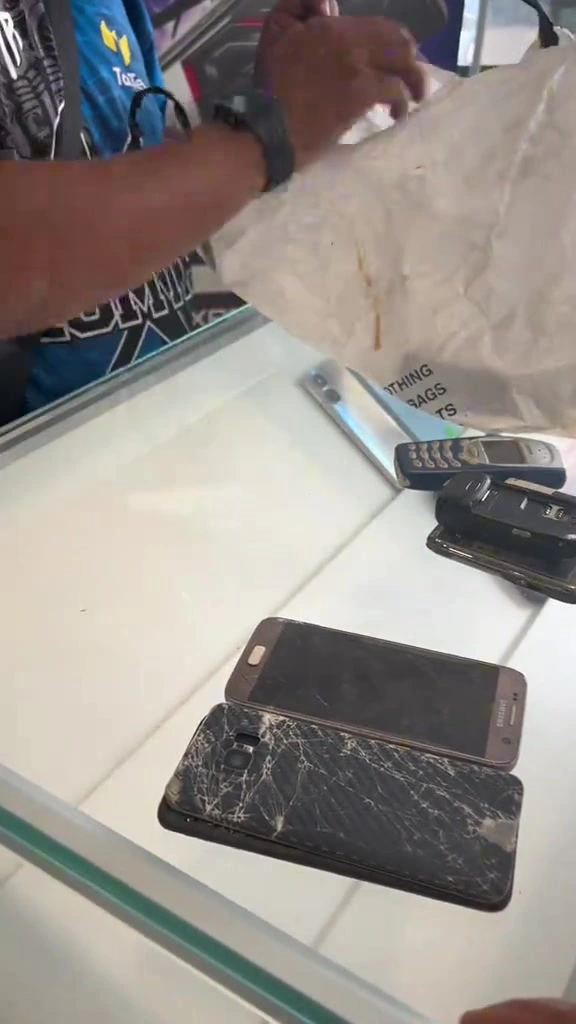 Trade-In Phone Lama Oktober 2026: Kredit RM1,080 vs Tunai RM770 — Aku Semak Nilai Sebenar & Syarat Potong Harga